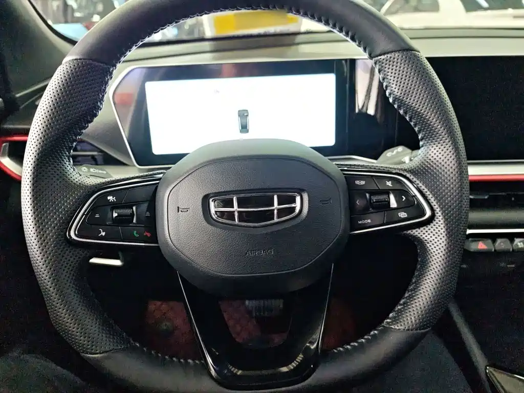 Geely Binyue — миниатюра 4