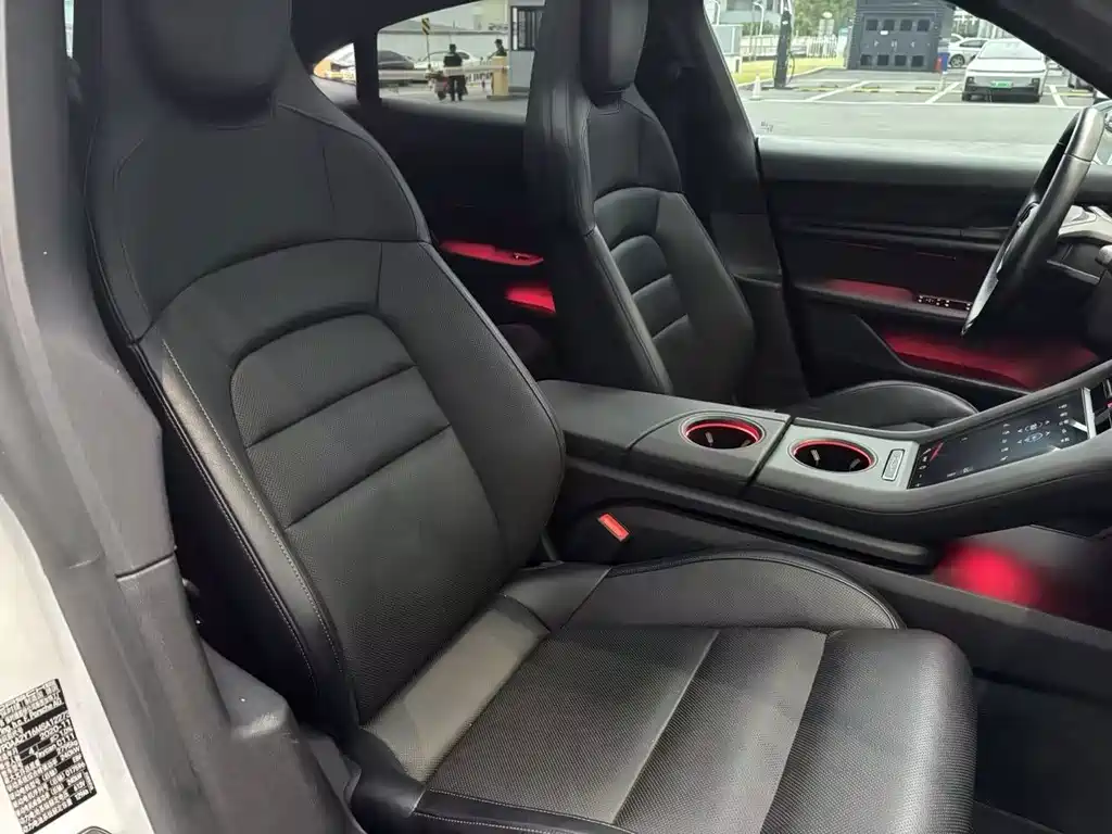 Porsche Taycan — миниатюра 11