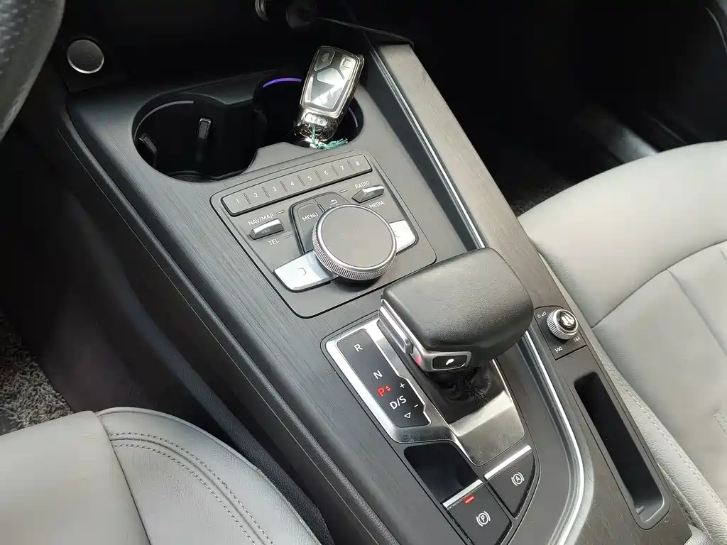 Audi A4L — миниатюра 12