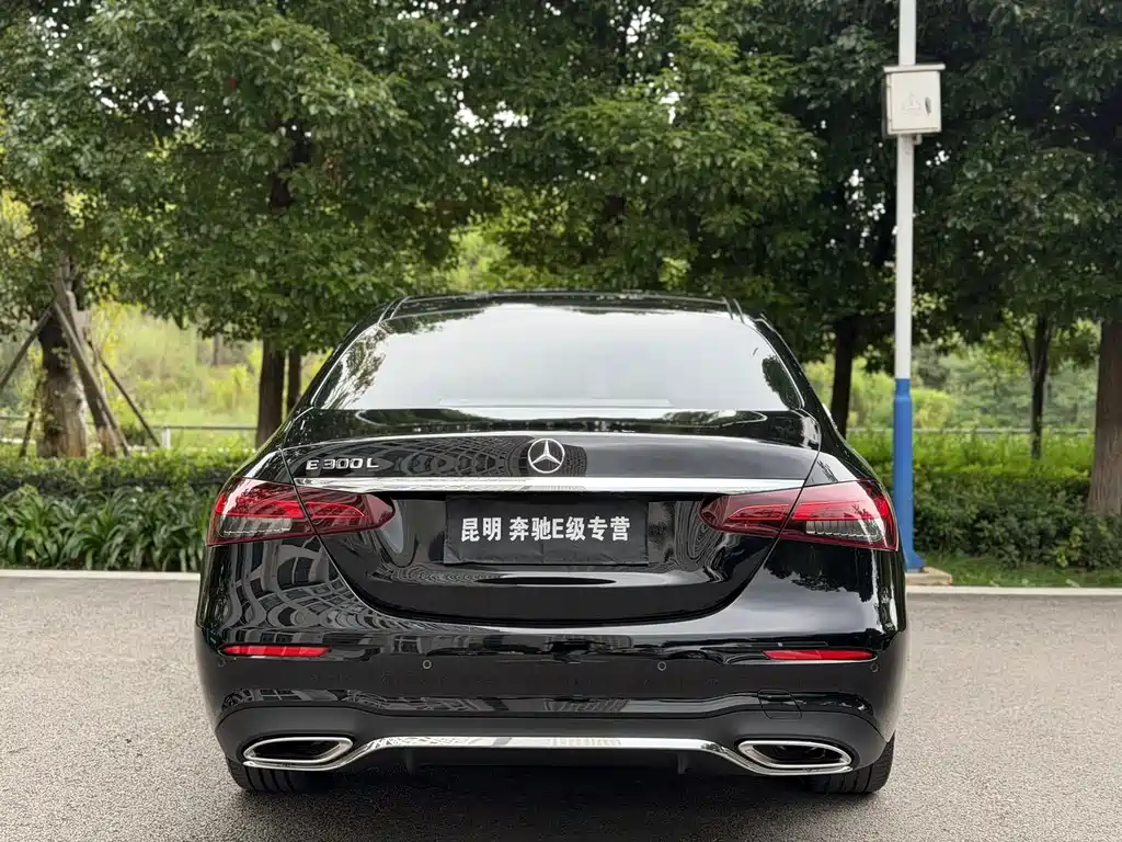 Mercedes-Benz E-Class — миниатюра 8