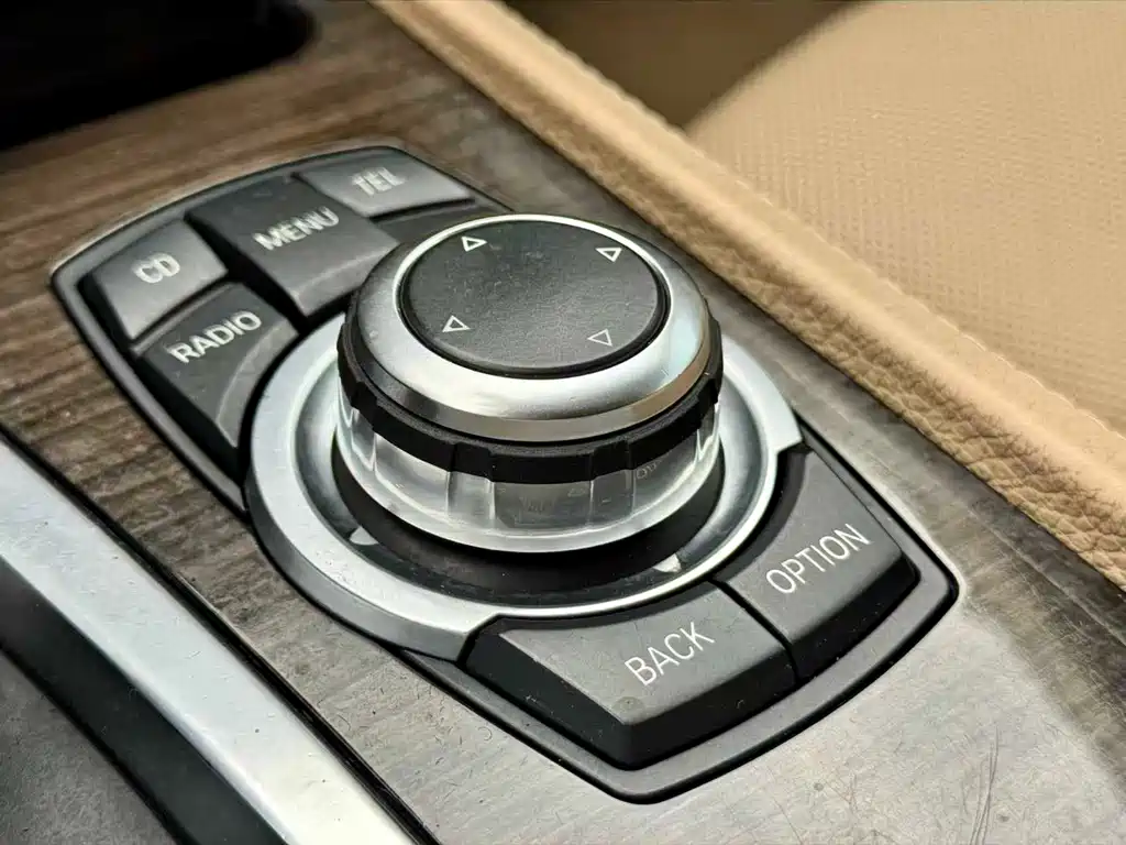BMW 7 Series — миниатюра 7