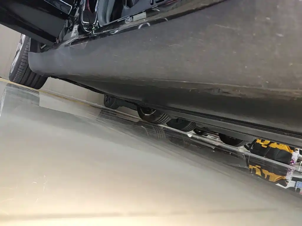 Tesla Model Y — миниатюра 21