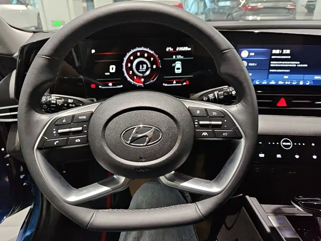 Hyundai Elantra — миниатюра 11