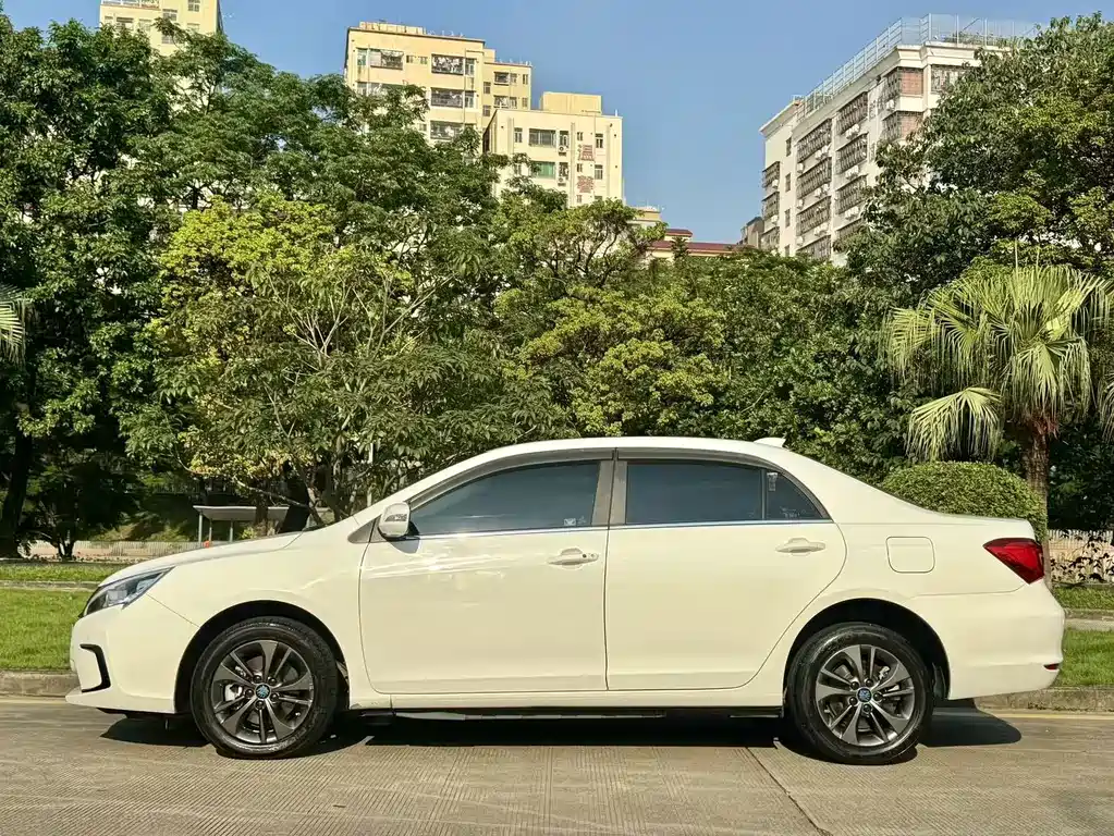 BYD Qin NEV — миниатюра 2