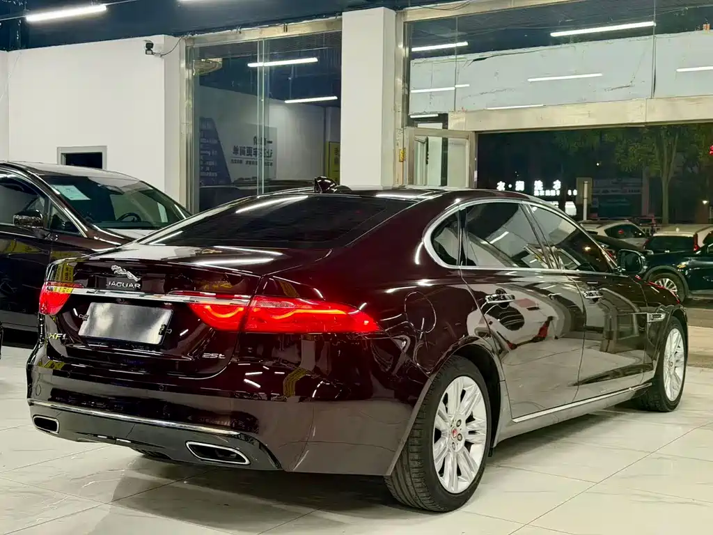 Jaguar XFL — миниатюра 6