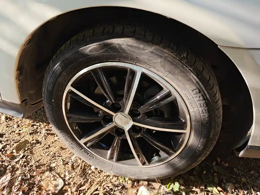 Geely Emgrand — миниатюра 6
