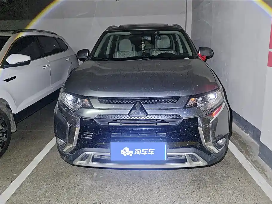 MITSUBISHI OUTLANDER