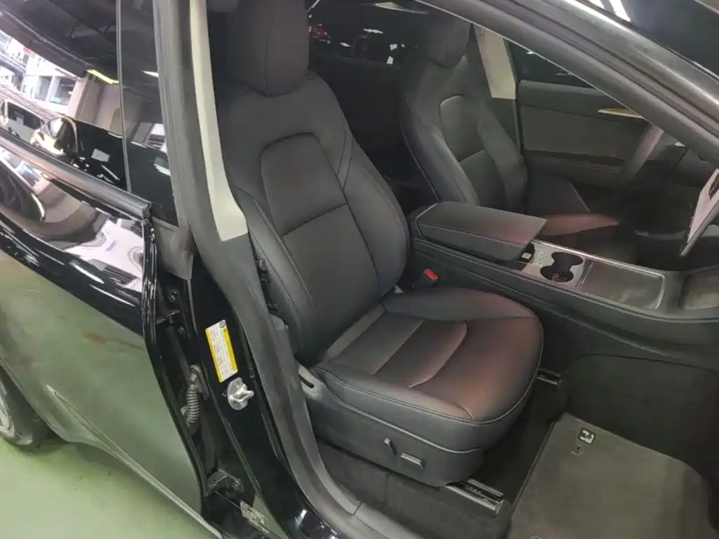 Tesla Model Y — миниатюра 25