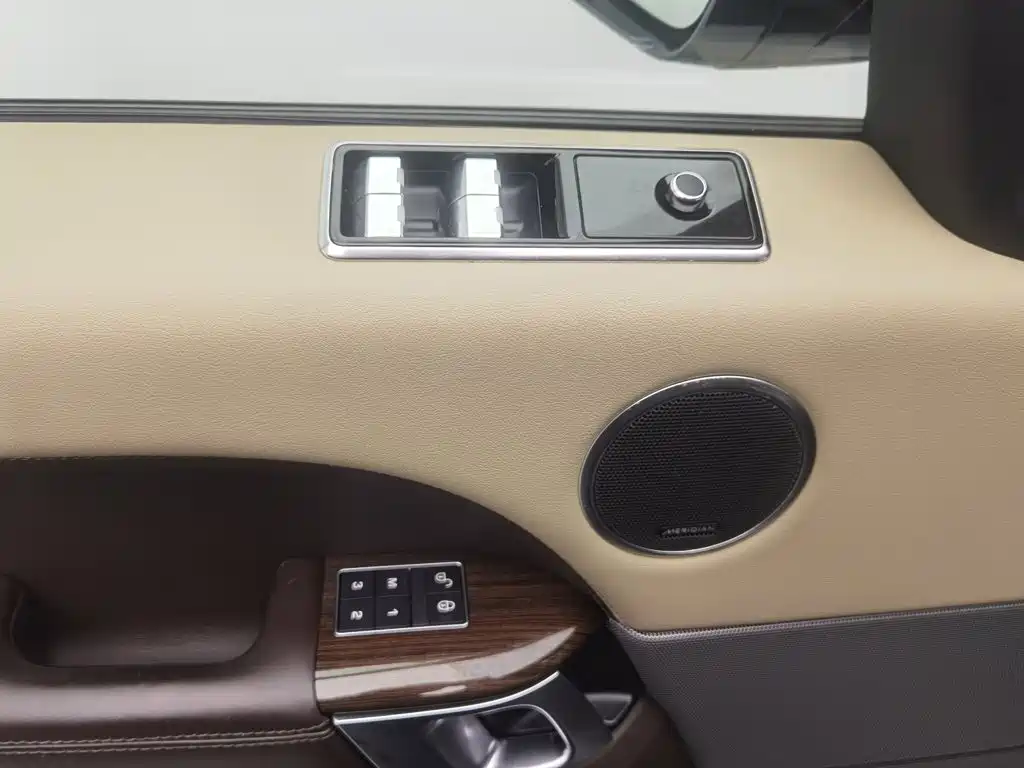 Land Rover Sport PHEV — миниатюра 9