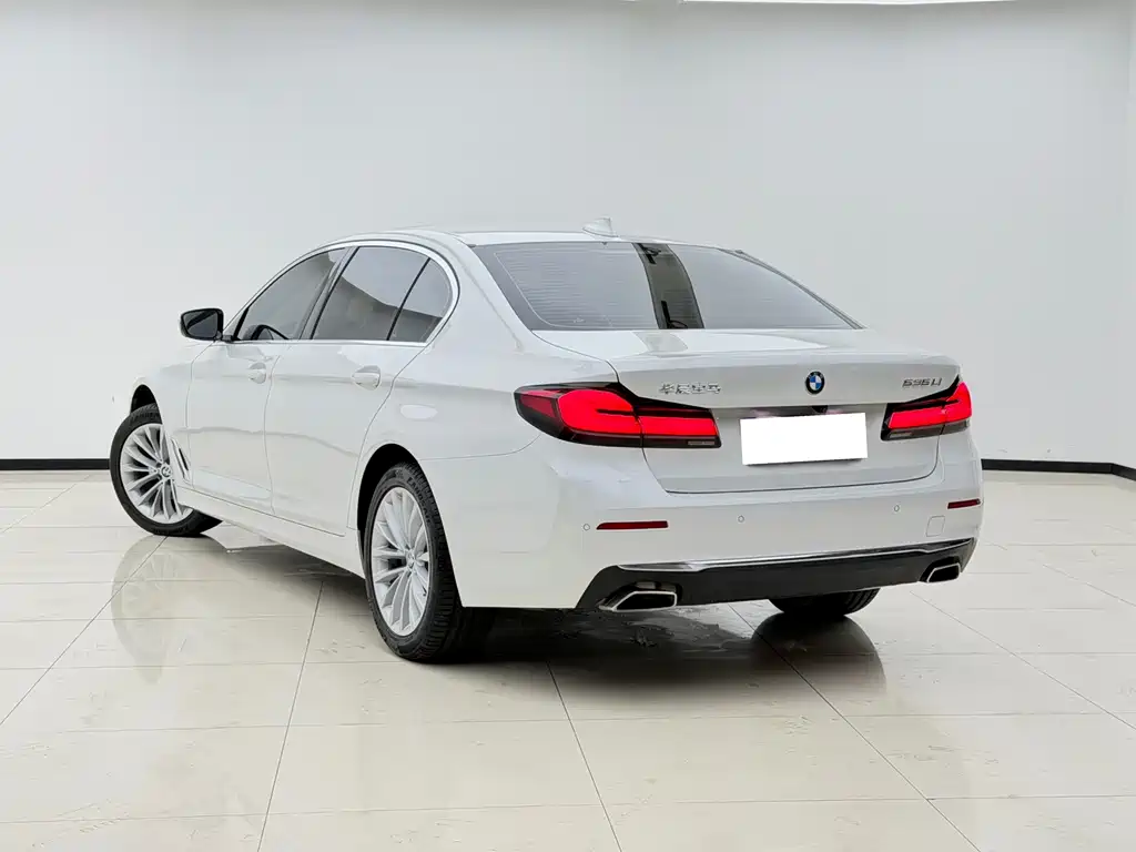 BMW 5 Series — миниатюра 8