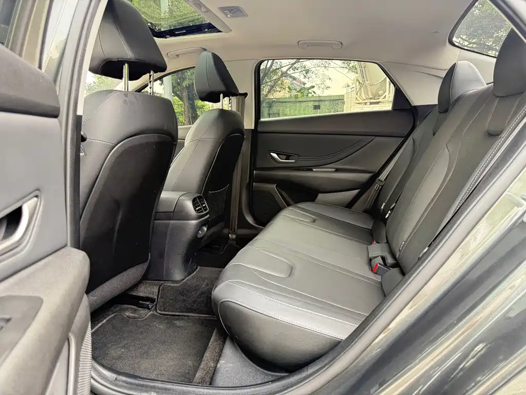 Hyundai Elantra — миниатюра 10