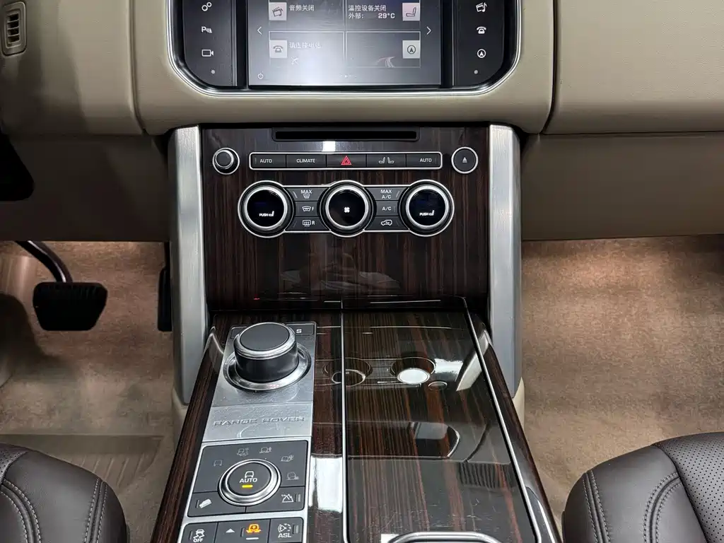 Land Rover Range Rover — миниатюра 18