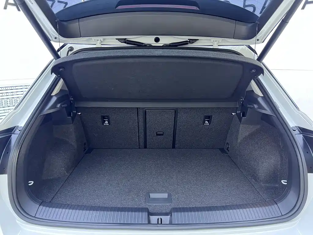 Volkswagen T-Roc — миниатюра 16