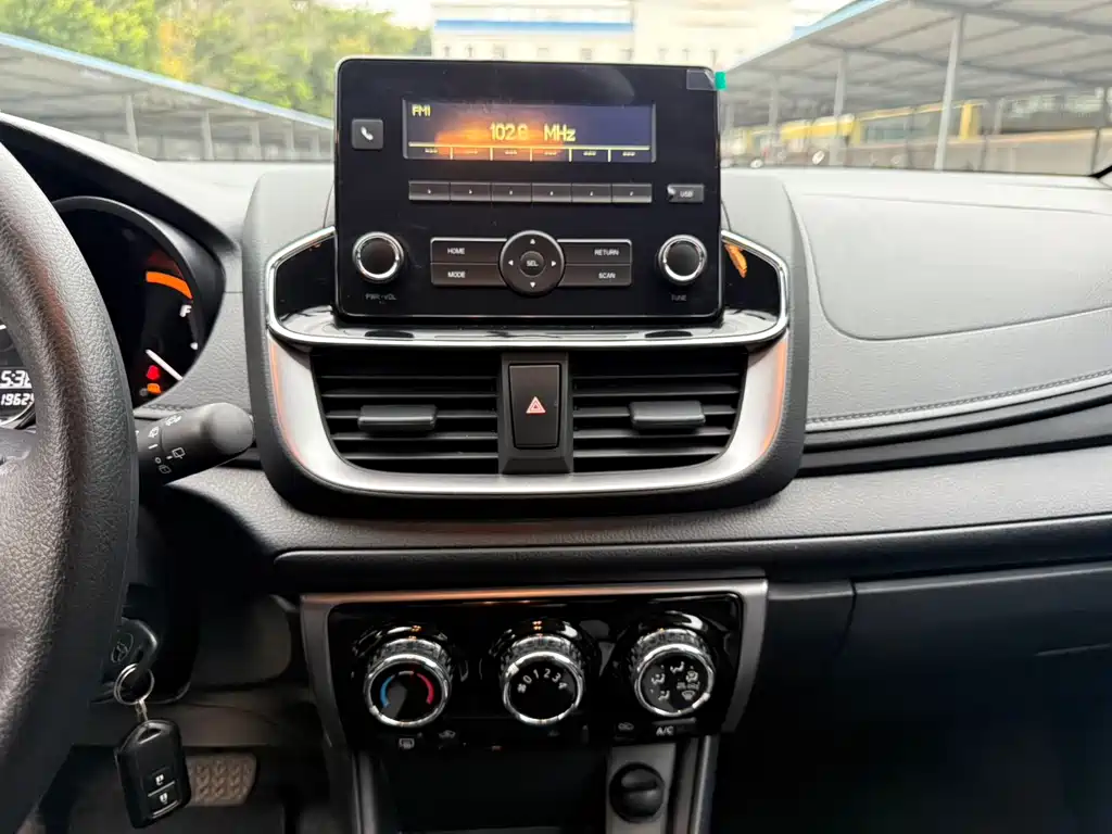 TOYOTA YARIS L ZHIXUAN