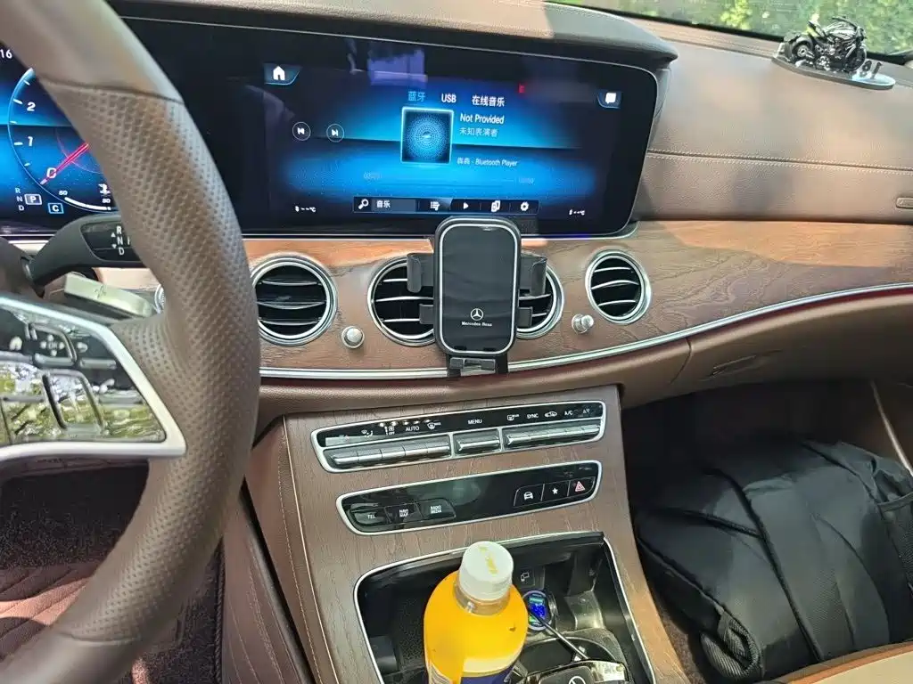Mercedes-Benz E-Class — миниатюра 9
