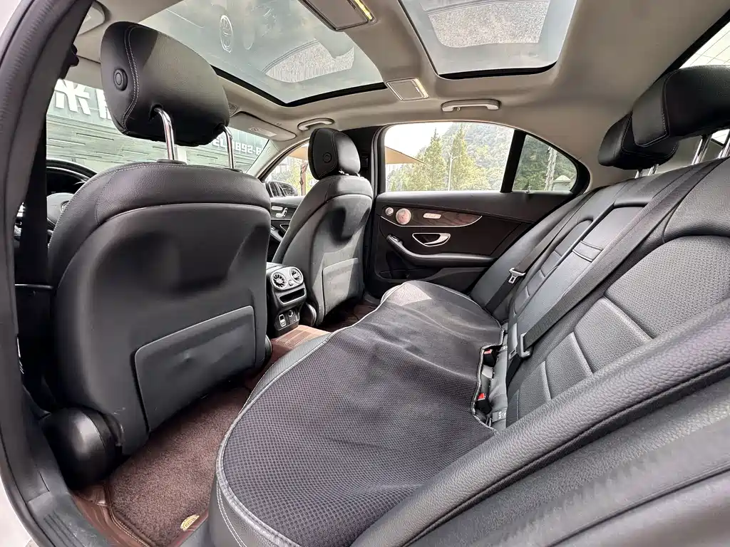 Mercedes-Benz C-Class — миниатюра 11