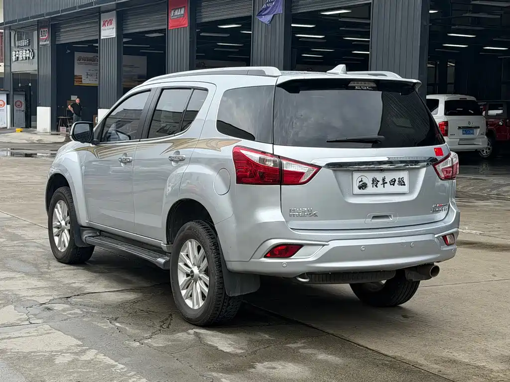 Isuzu MU-X — миниатюра 8