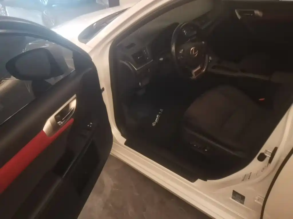 Lexus CT — миниатюра 16