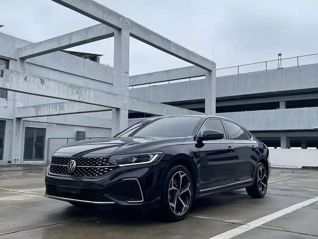 Volkswagen Passat 2025