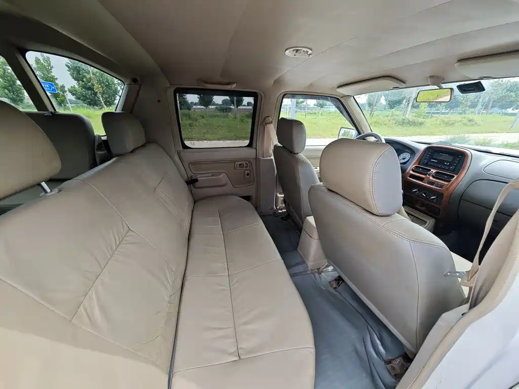 Nissan ZN 2012 2.4L 7 мест