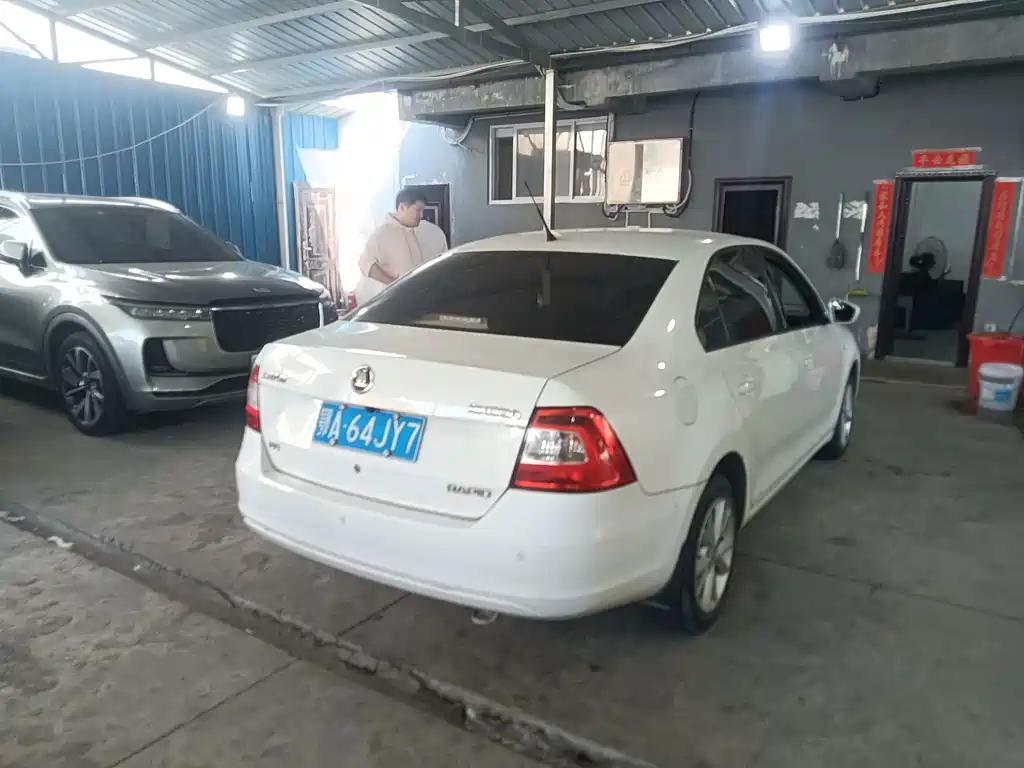 Skoda Rapid — миниатюра 6