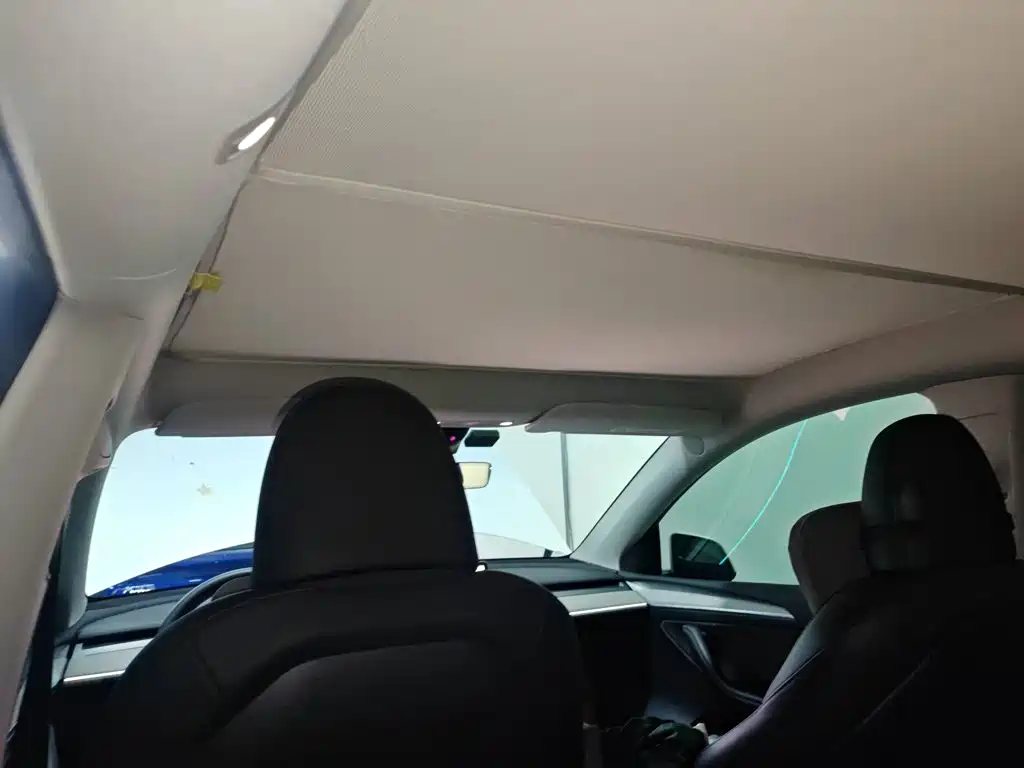 Tesla Model Y — миниатюра 15
