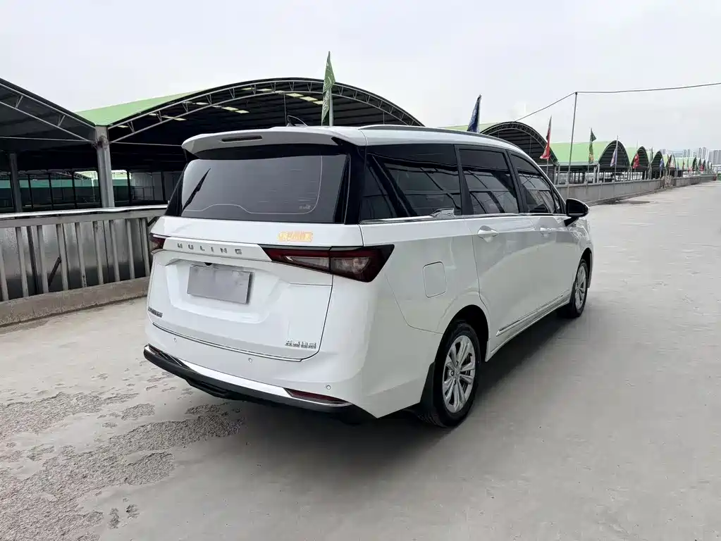 Wuling Jiachen — миниатюра 6