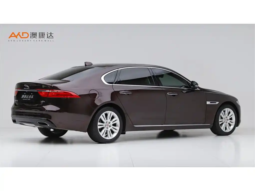 Jaguar XFL — миниатюра 3