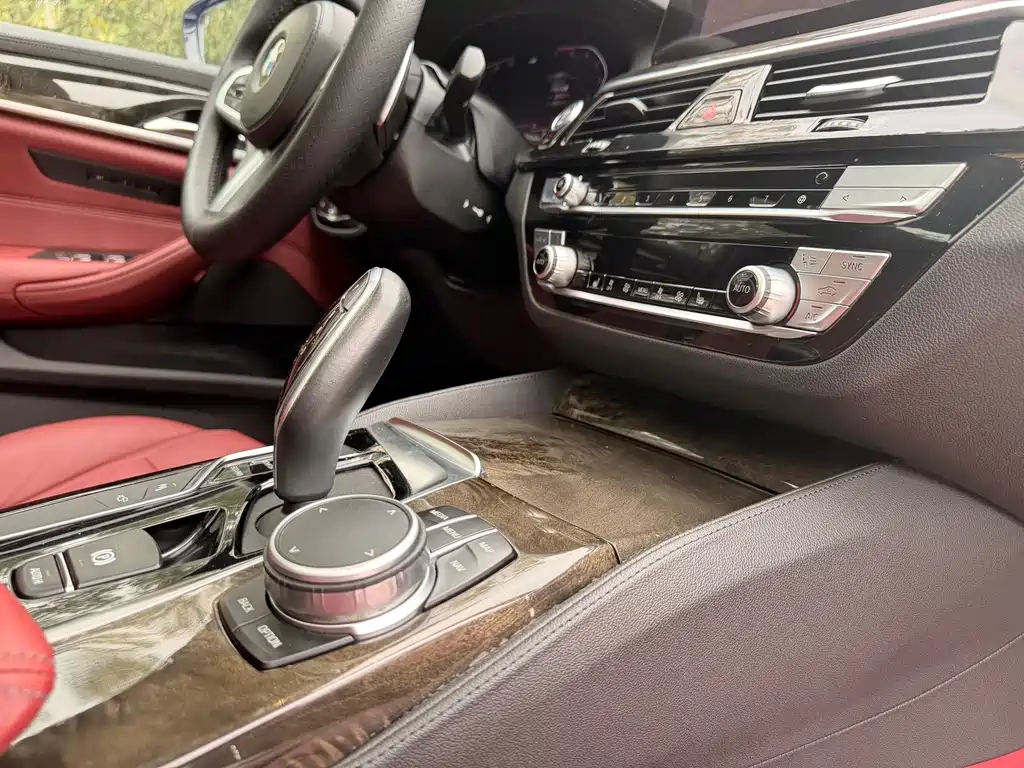 BMW 5 Series — миниатюра 11