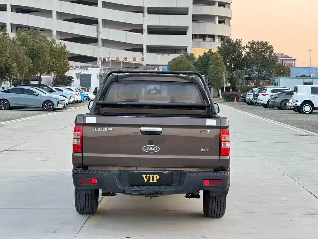 JIANGQI GROUP JAC V7