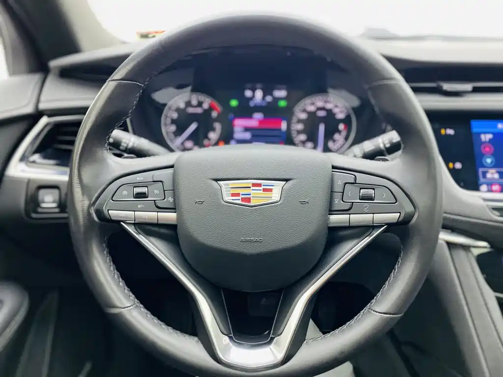 Cadillac XT6 2021 28T мест