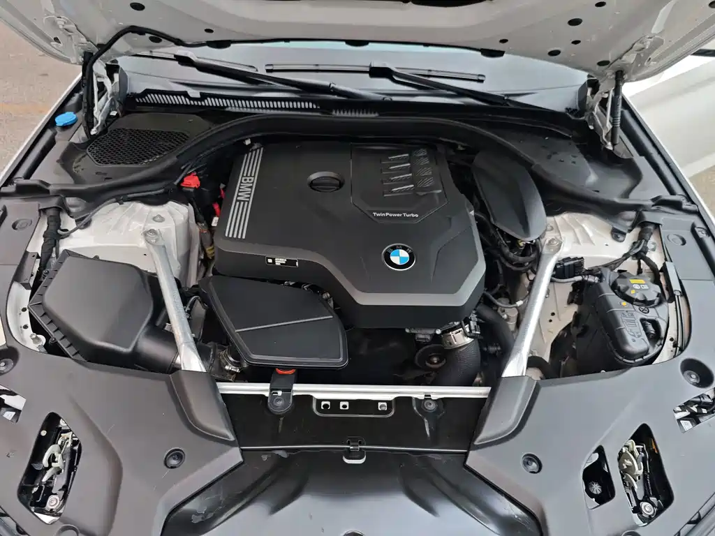 BMW 5 Series — миниатюра 4