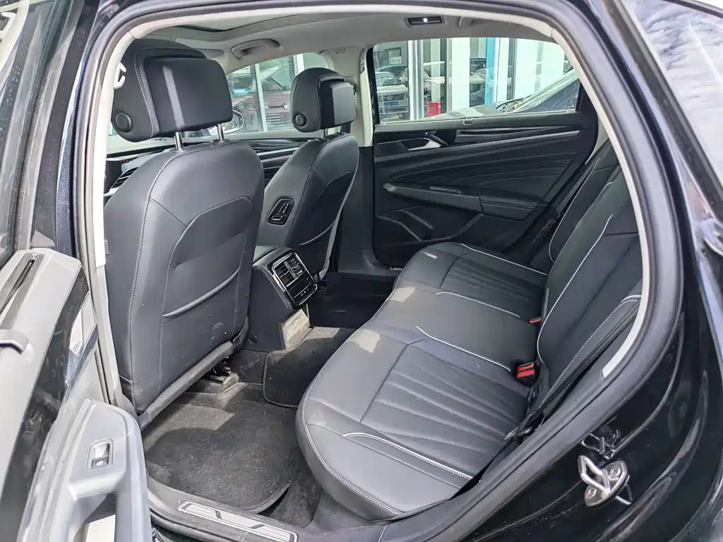 Volkswagen Passat 2023 380TSI Luxury