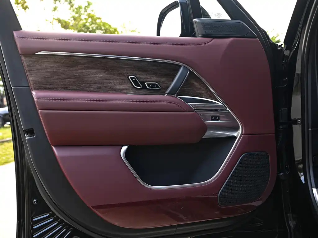 Land Rover Range Rover — миниатюра 18