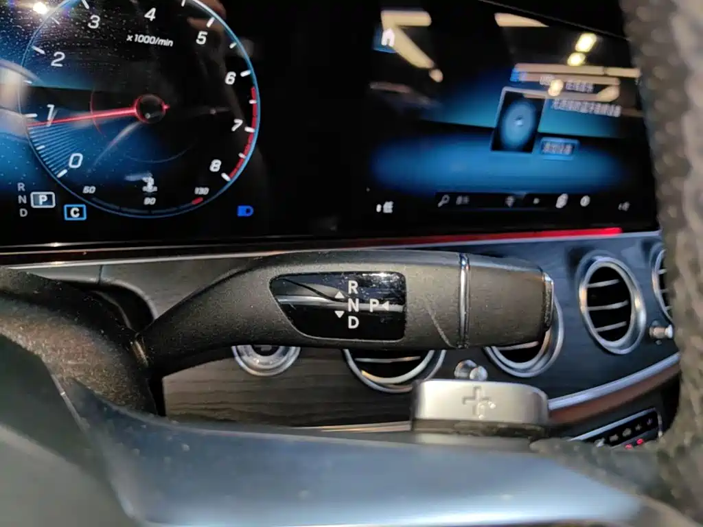 Mercedes-Benz E-Class — миниатюра 14