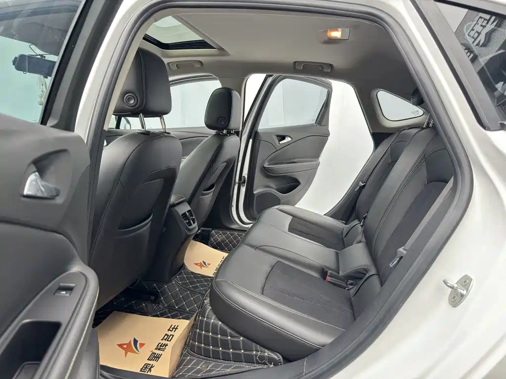 Buick Verano — миниатюра 9
