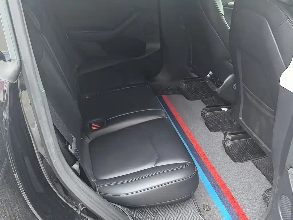 Tesla Model Y — миниатюра 4