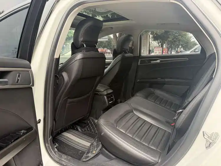 Ford Mondeo — миниатюра 7