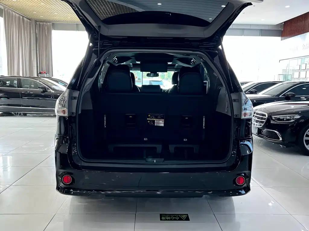 Toyota Sienna — миниатюра 23