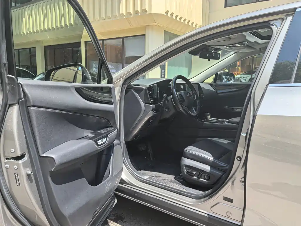 Lexus NX 2022 400h+