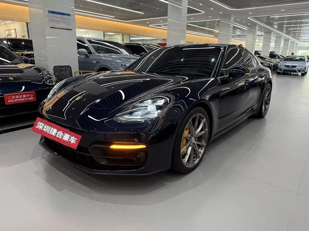 PORSCHE PANAMERA