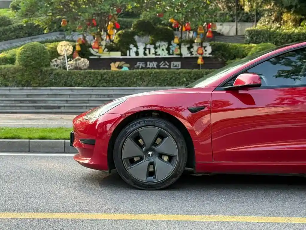 Tesla Model 3 — миниатюра 2