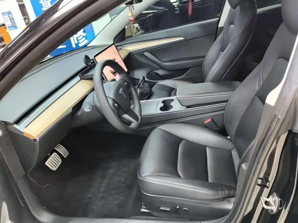 Tesla Model 3 — миниатюра 15