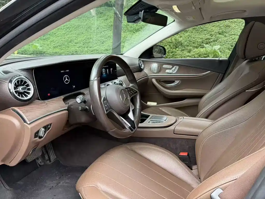 Mercedes-Benz E-Class — миниатюра 8