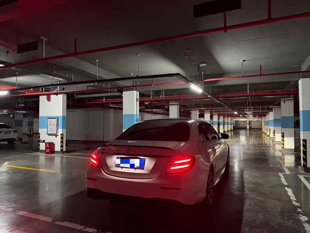 Mercedes-Benz E-Class — миниатюра 6