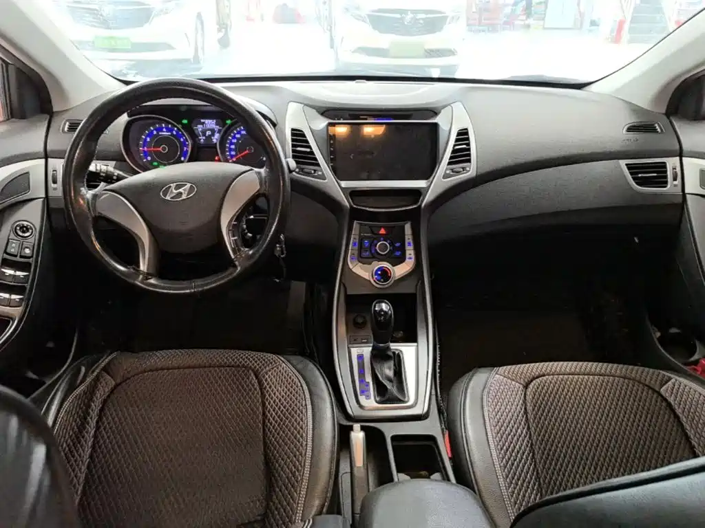 Hyundai Elantra Langdong — миниатюра 10