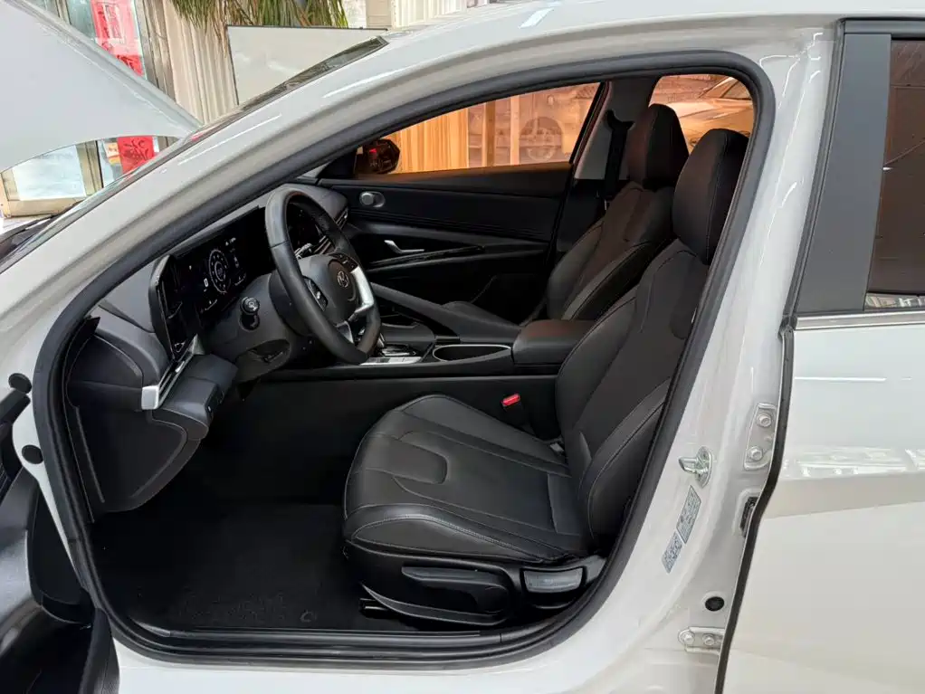Hyundai Elantra — миниатюра 16