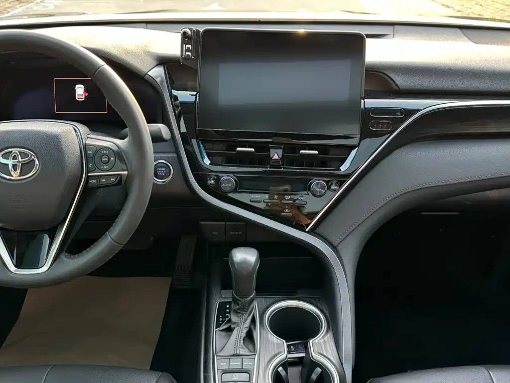 Toyota Camry — миниатюра 21