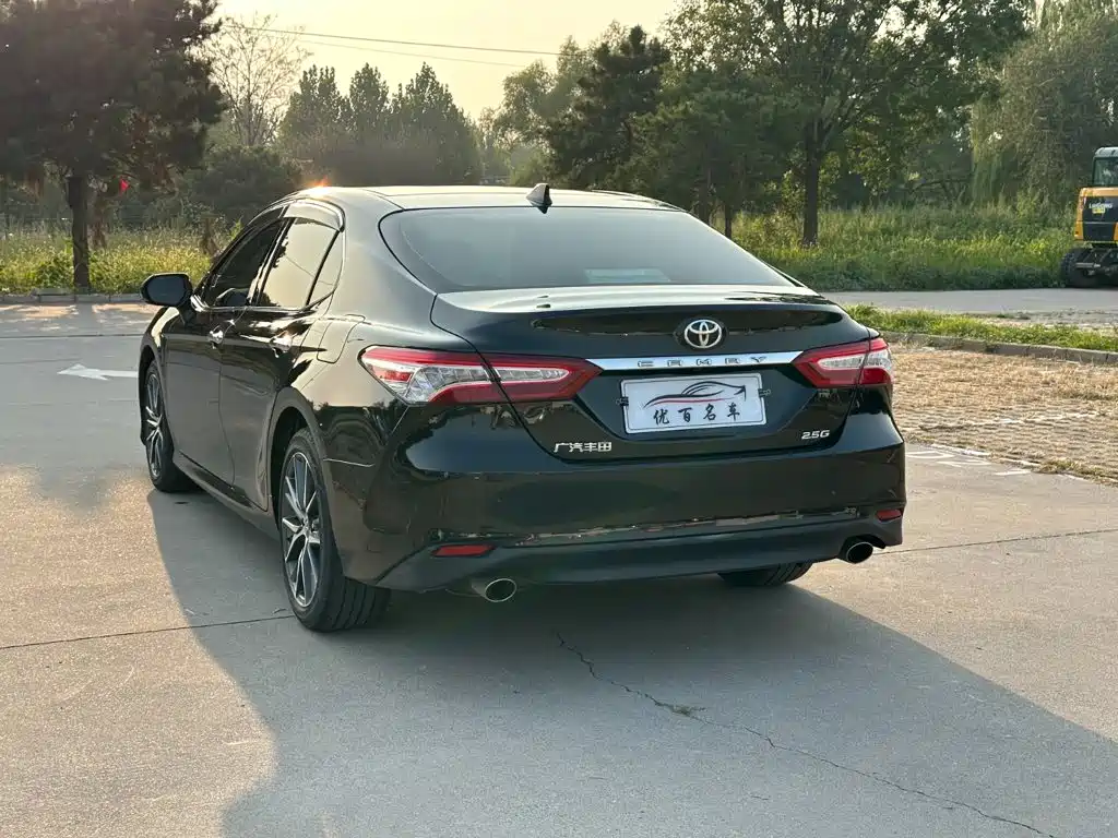 Toyota Camry — миниатюра 4