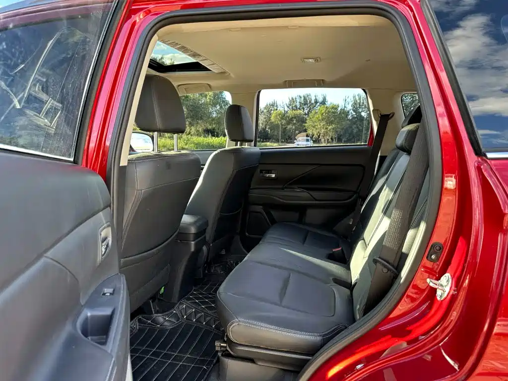 Mitsubishi Outlander — миниатюра 13